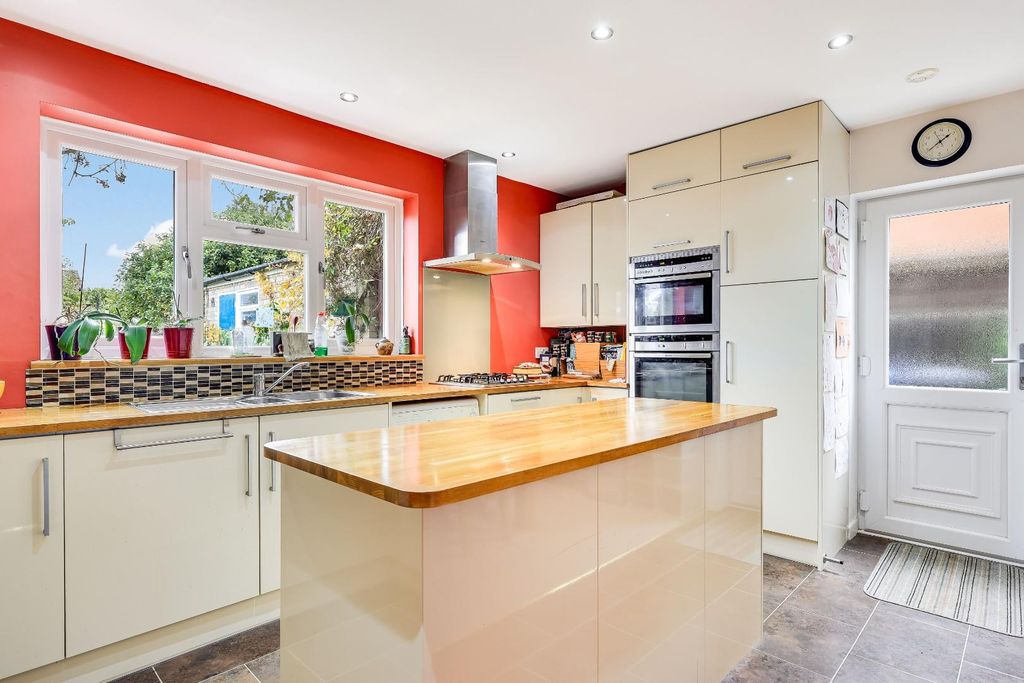 Property photo 2 of 17 Img (10).Jpg