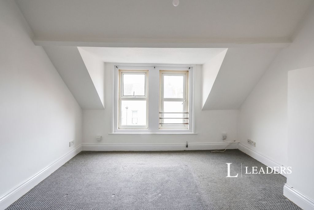 Property photo 3 of 20 Pbox-Img.Jpg