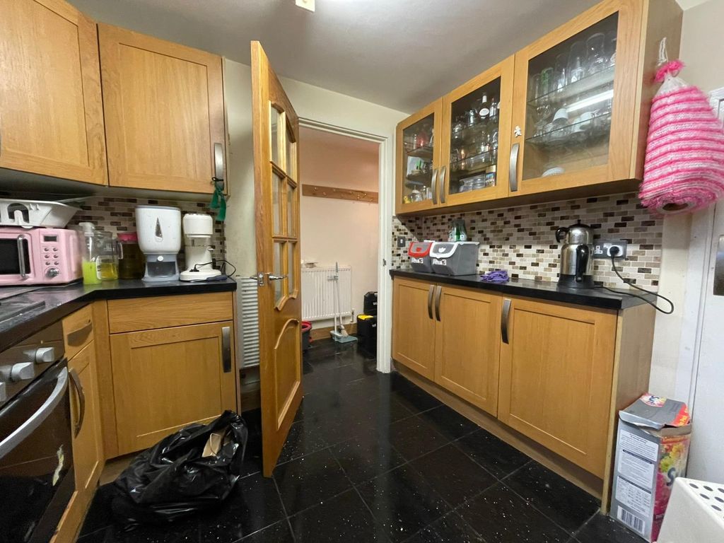 Property photo 2 of 14 Photo 6