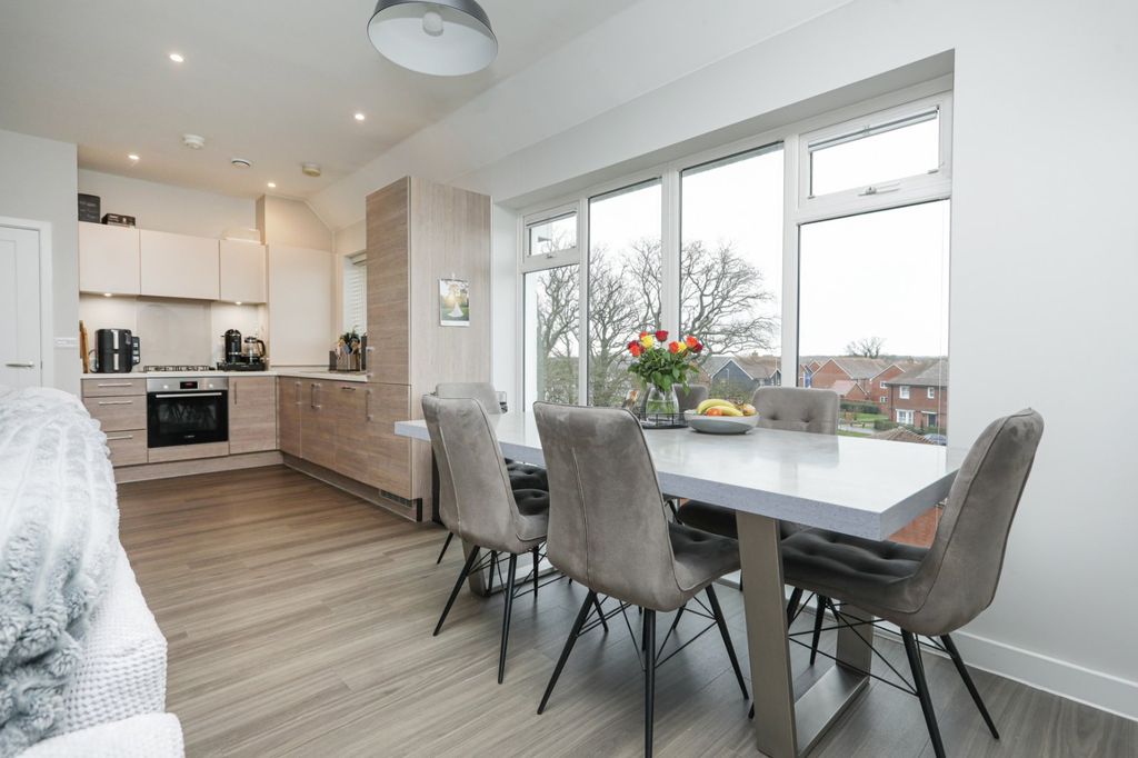 Property photo 2 of 12 Picture 2