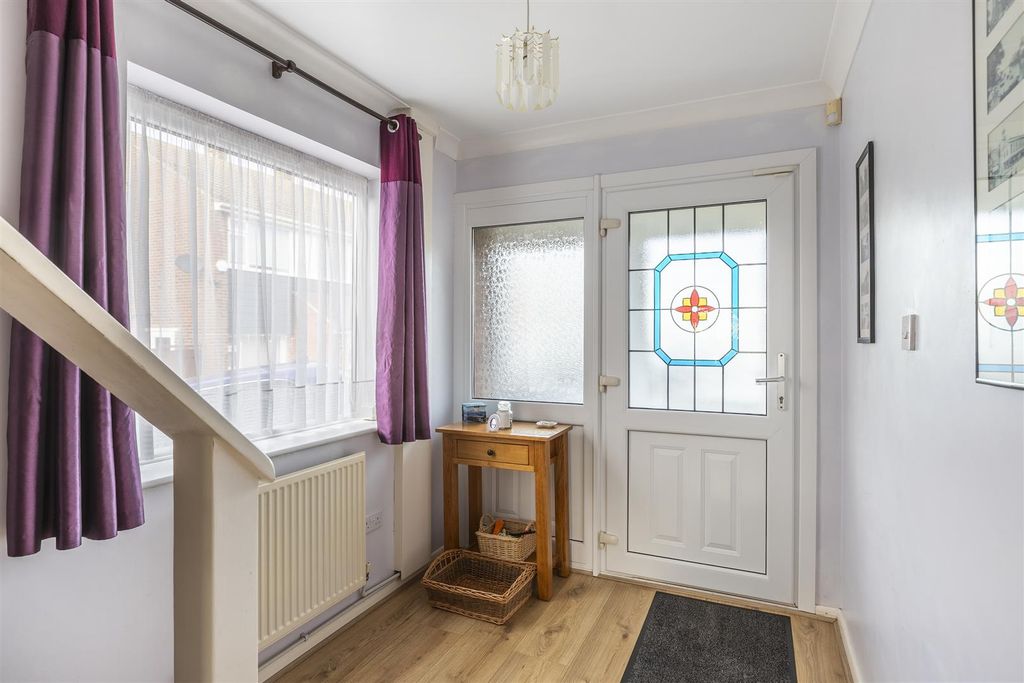 Property photo 2 of 29 Entrance Hall