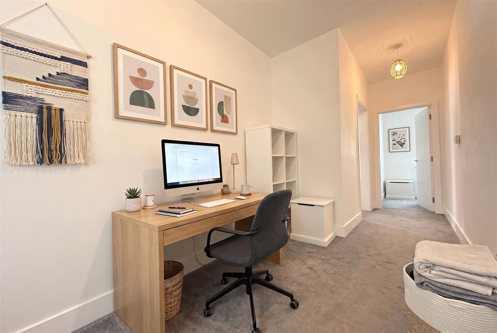 Property photo 3 of 8 Hall.Jpg