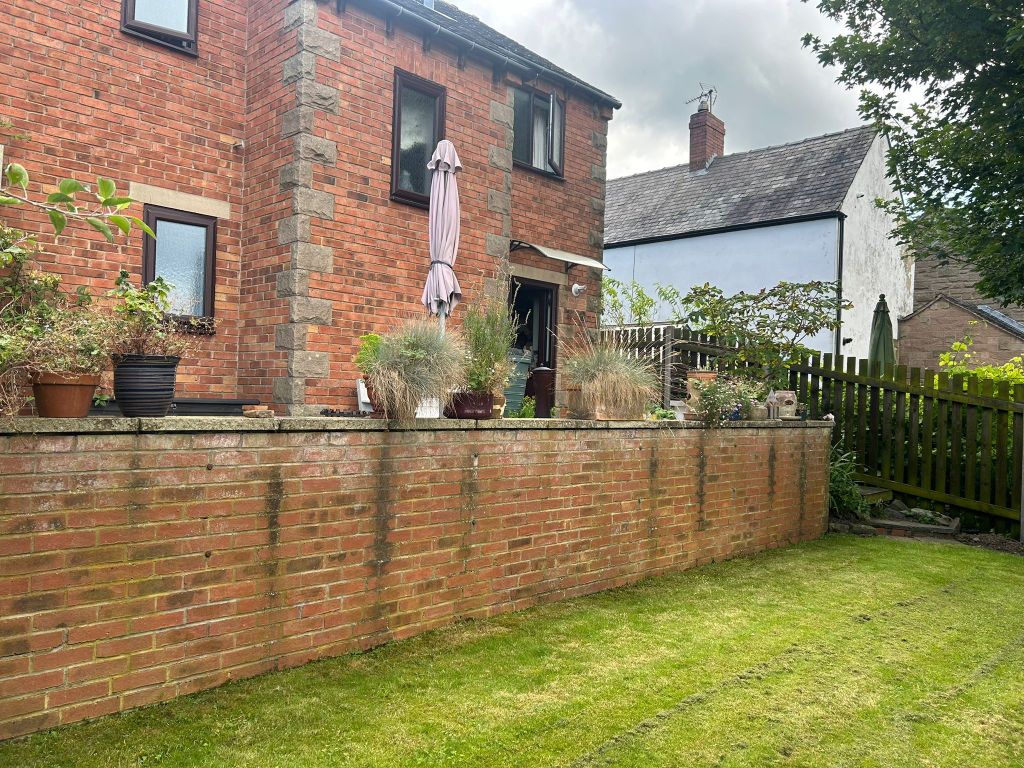 Property photo 2 of 12 Garden