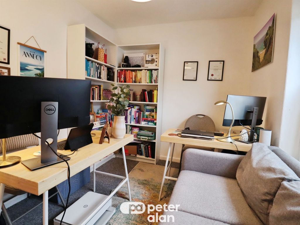 Property photo 3 of 18