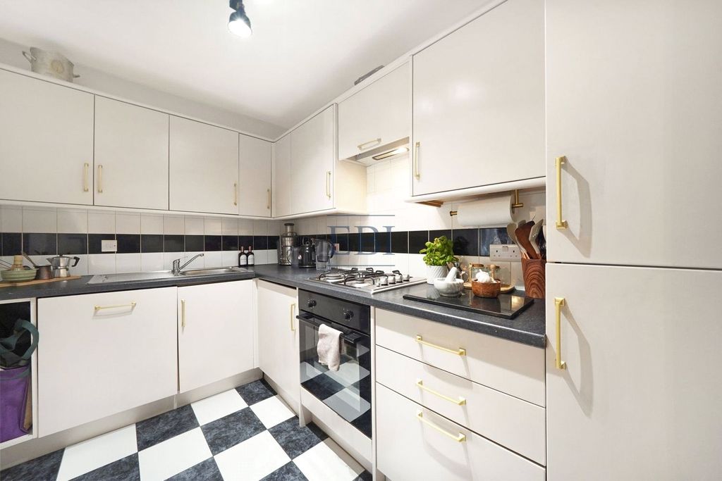 Property photo 3 of 16 Picture No. 05