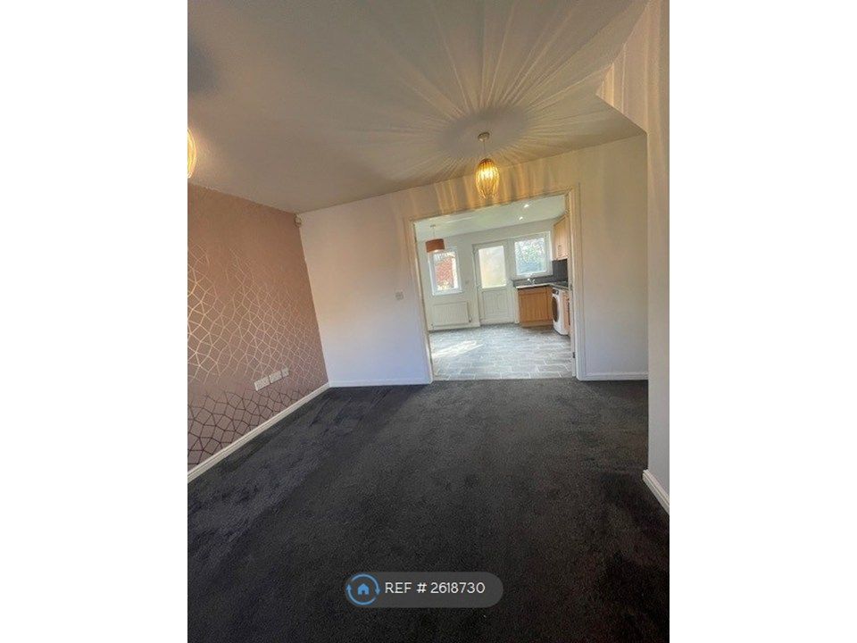 Property photo 3 of 25 Living Room