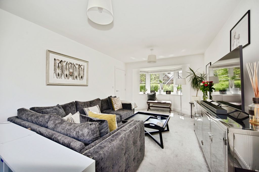 Property photo 3 of 20 Lounge