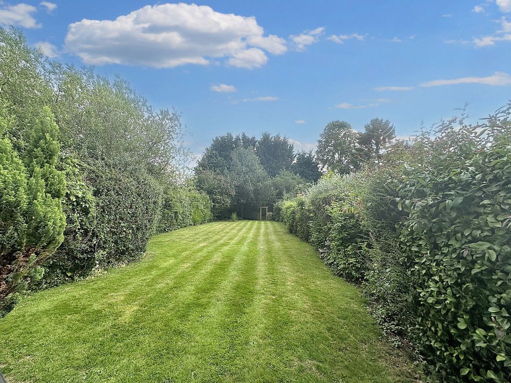 Property photo 2 of 17 Garden