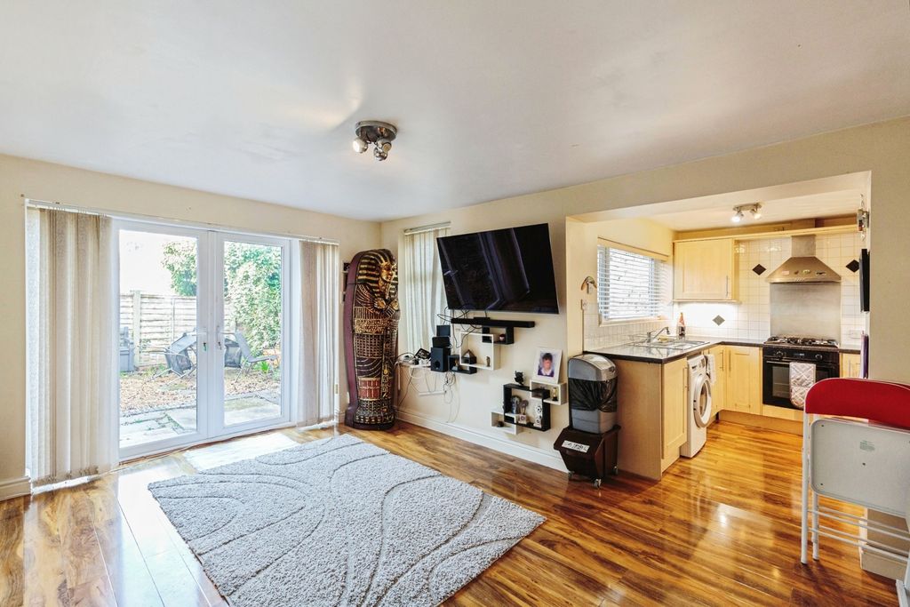 Property photo 2 of 19 Pbox-Img.Jpg