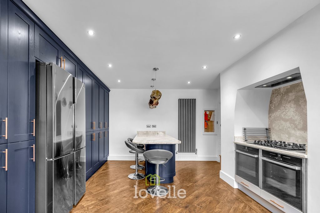 Property photo 2 of 72