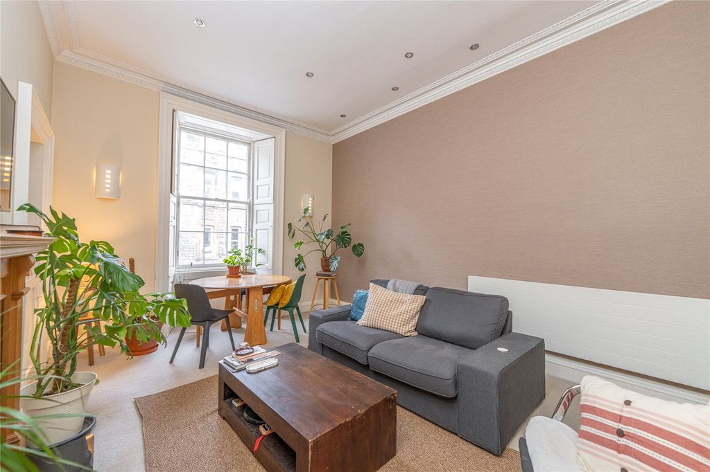 Property photo 2 of 19 Lounge