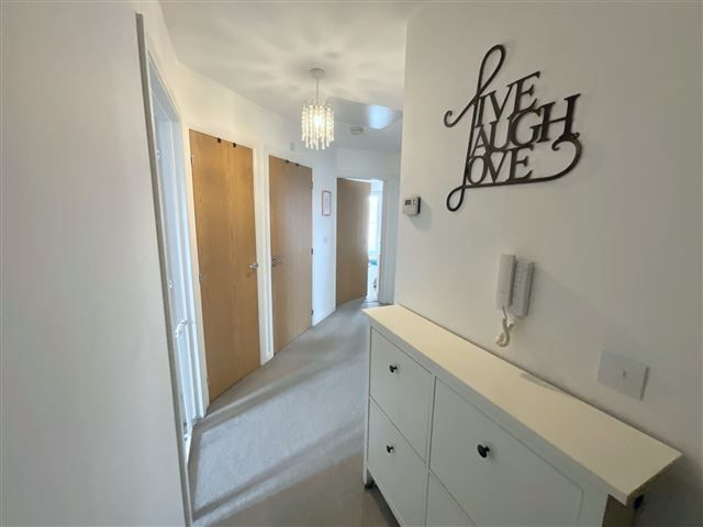 Property photo 3 of 21 Hallway