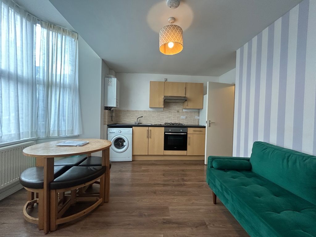 Property photo 2 of 6 c3031F93-B379-463c-Bffa-2F6B1767610F