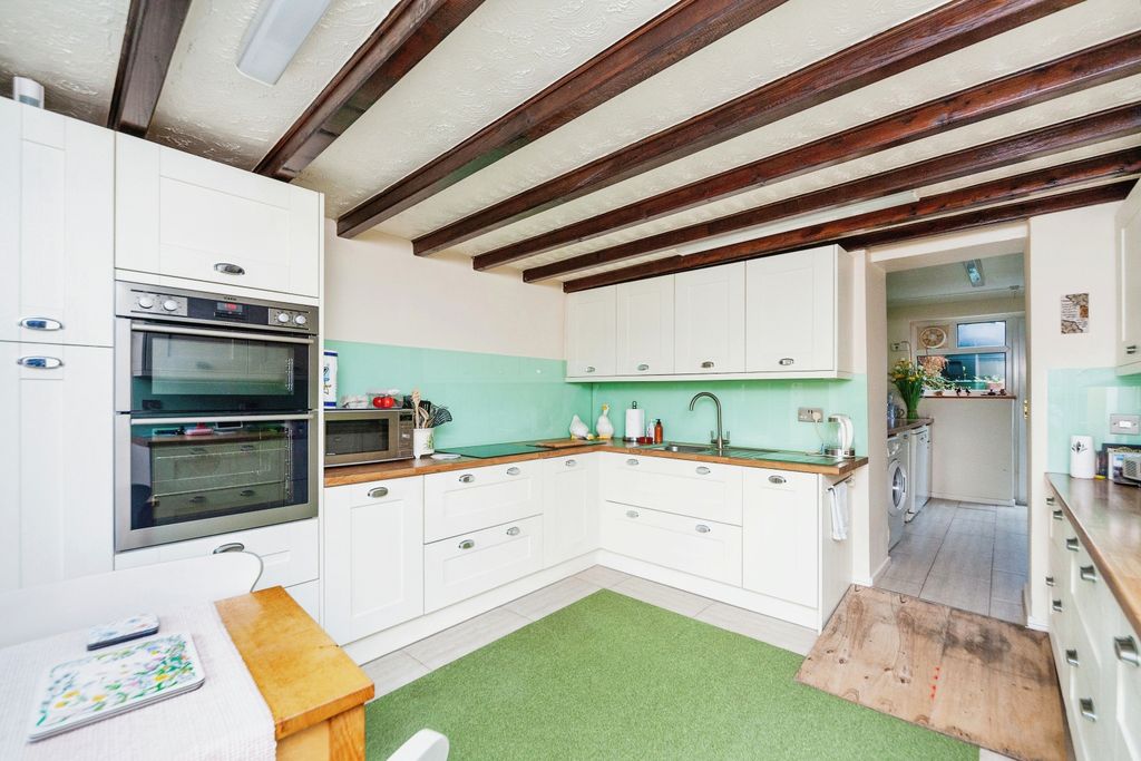 Property photo 2 of 16 Kitchen