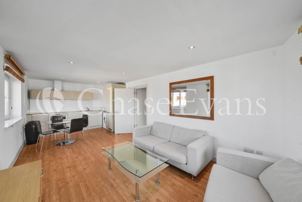 Property photo 3 of 9 Living