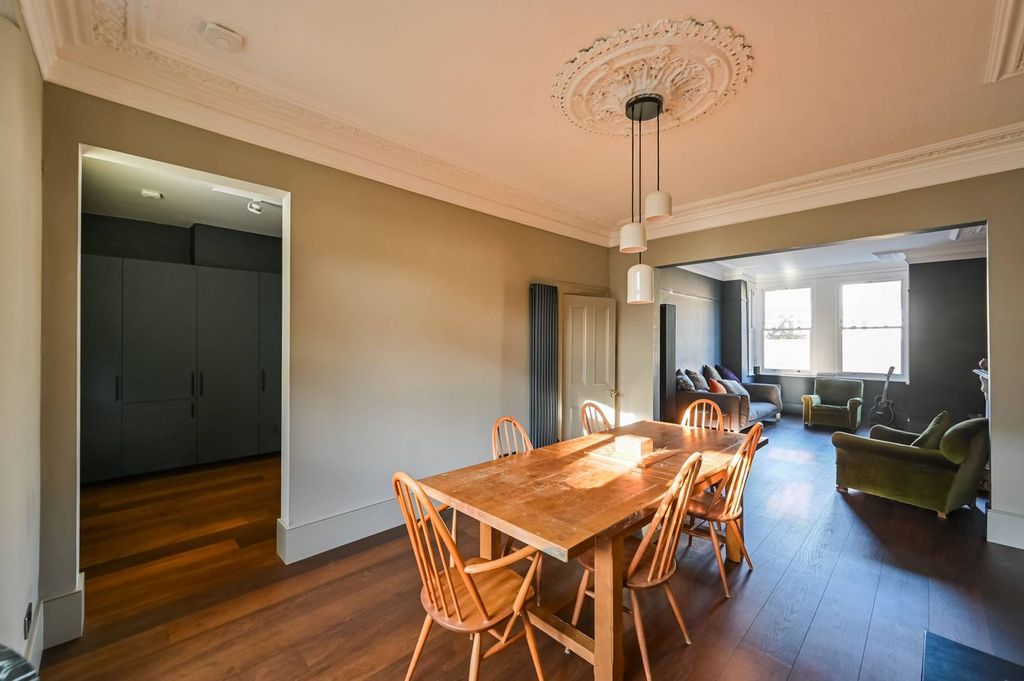 Property photo 3 of 52