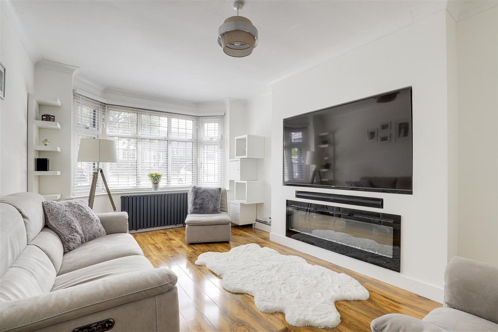 Property photo 3 of 34 9717.Jpg