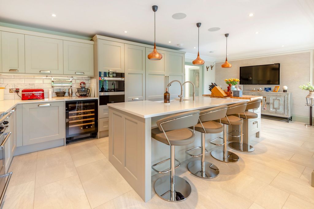 Property photo 3 of 17