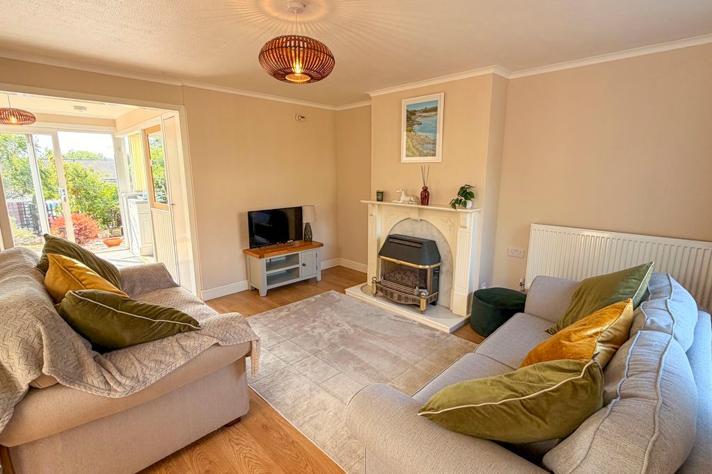 Property photo 2 of 19 Sitting Room
