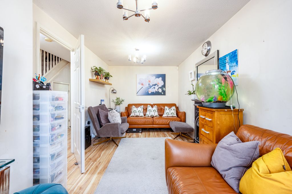 Property photo 3 of 25 04