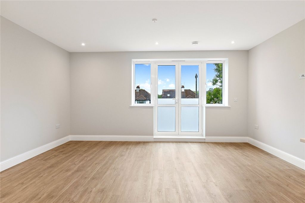 Property photo 2 of 8 Picture 2