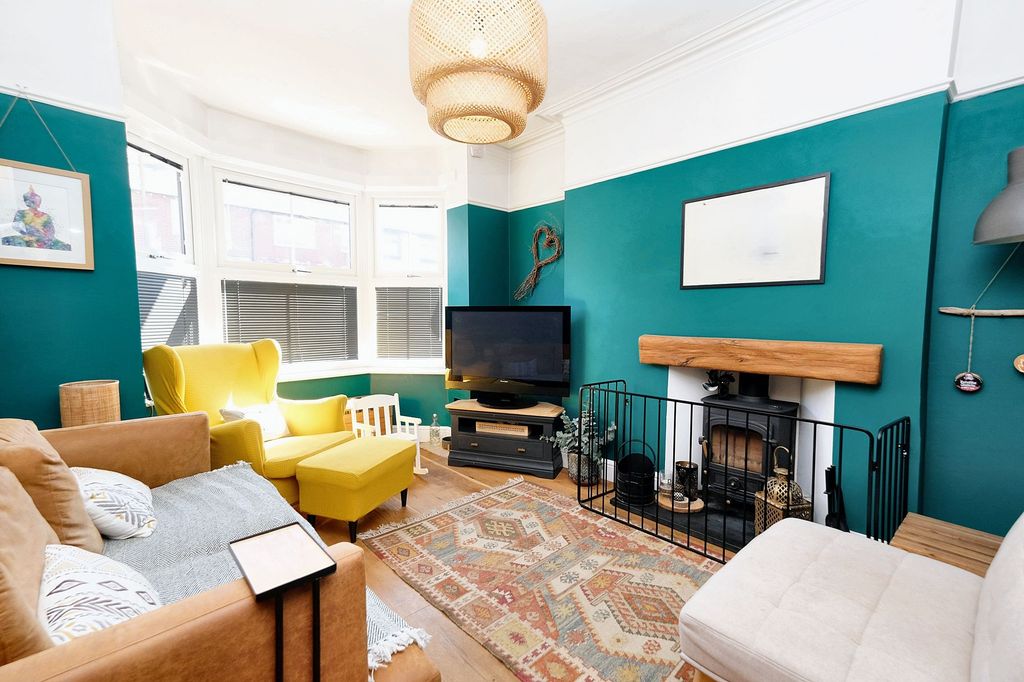 Property photo 2 of 22