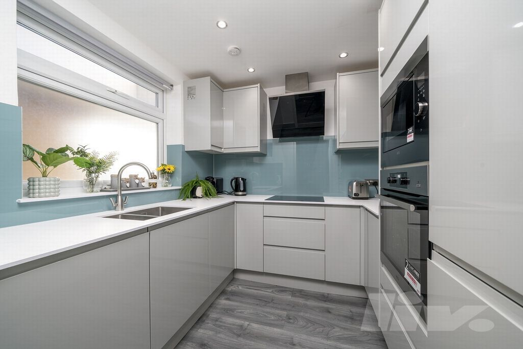 Property photo 3 of 17 Photo 2