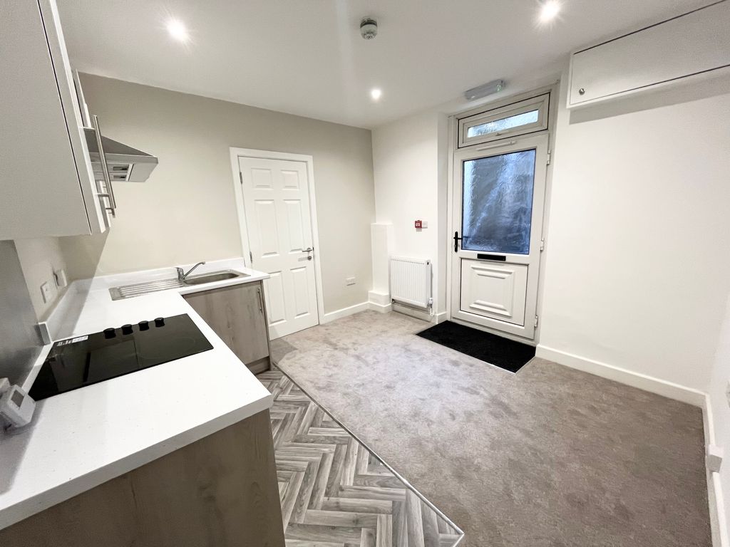 Property photo 2 of 8 Balcony