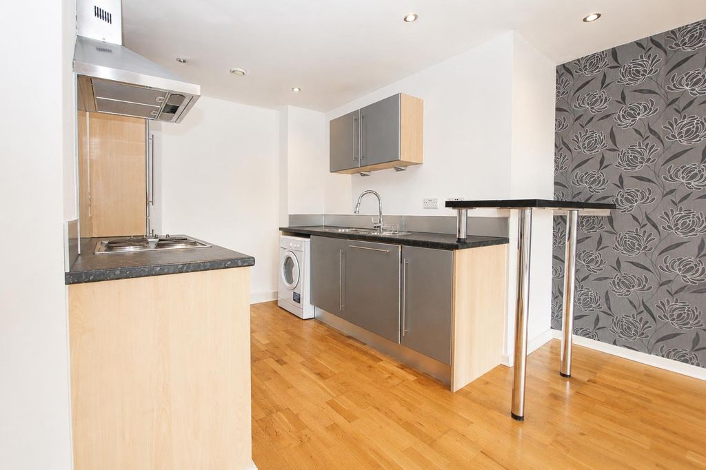 Property photo 3 of 12 Modern Kitchen With Breakfast Bar And Appliances...