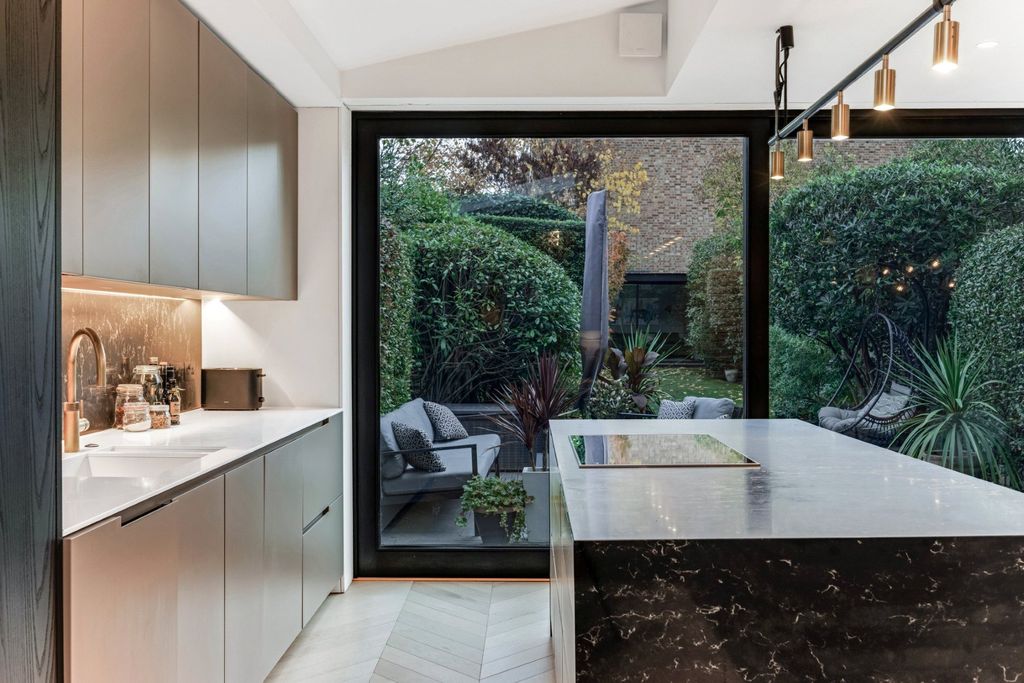 Property photo 3 of 21 Picture No. 09