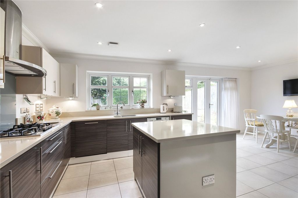 Property photo 3 of 14 Kitchen/Breakfast Rm
