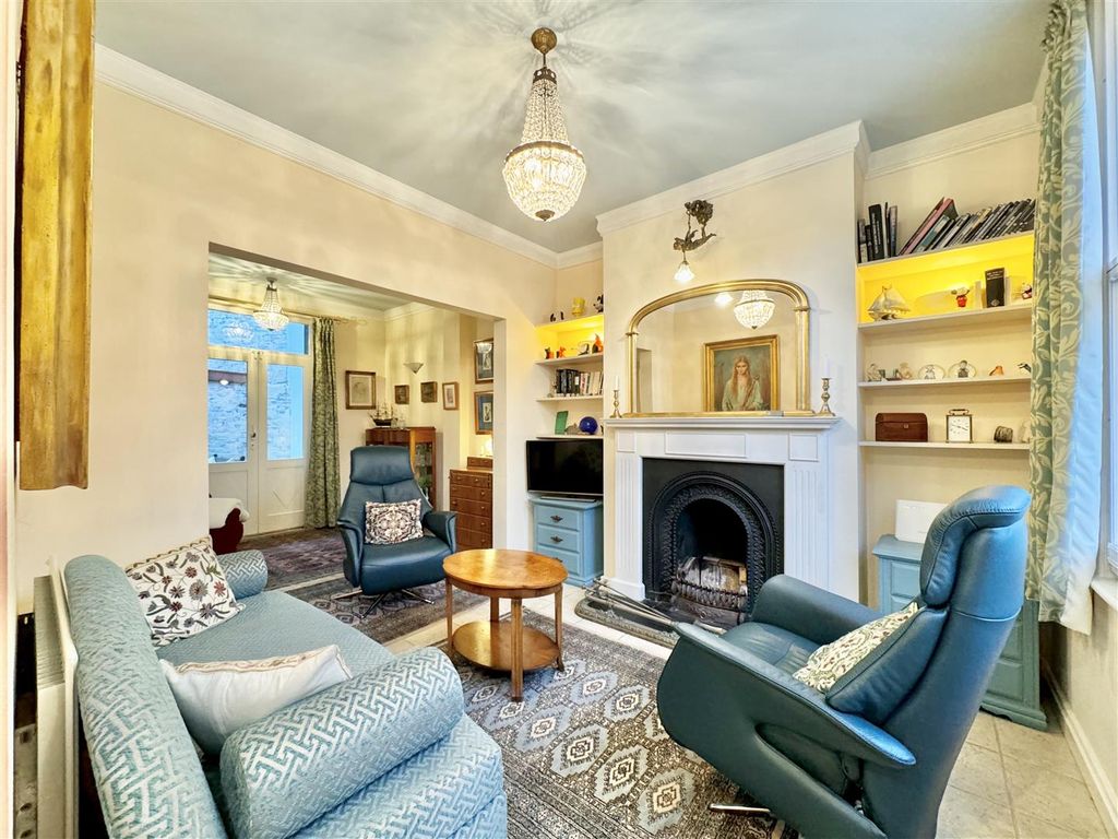 Property photo 1 of 32