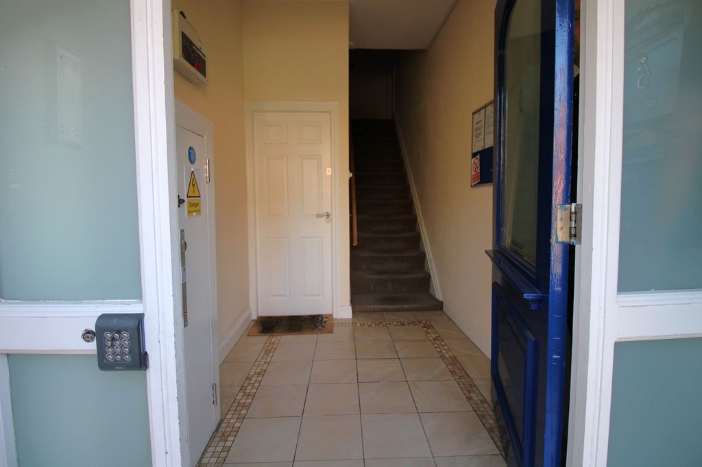 Property photo 3 of 16 Communal Entrance Hall