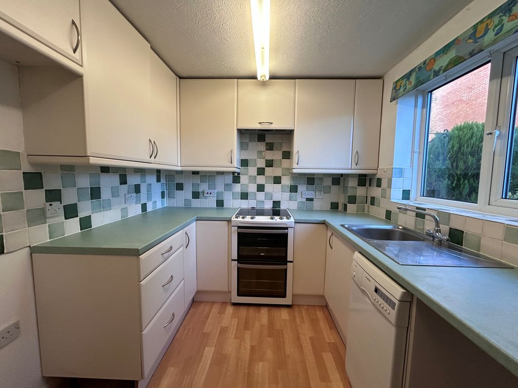 Property photo 2 of 10 Kitchen