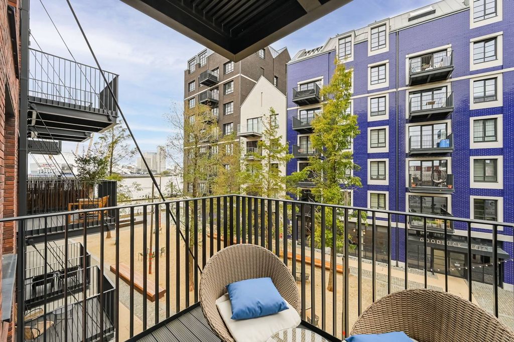 Property photo 2 of 28