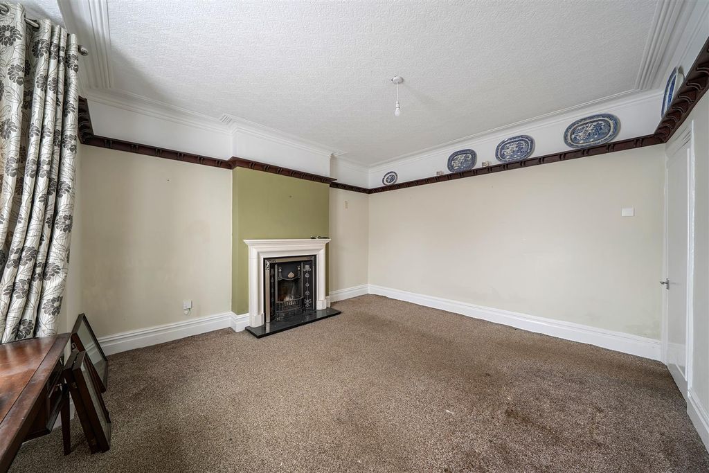 Property photo 2 of 25