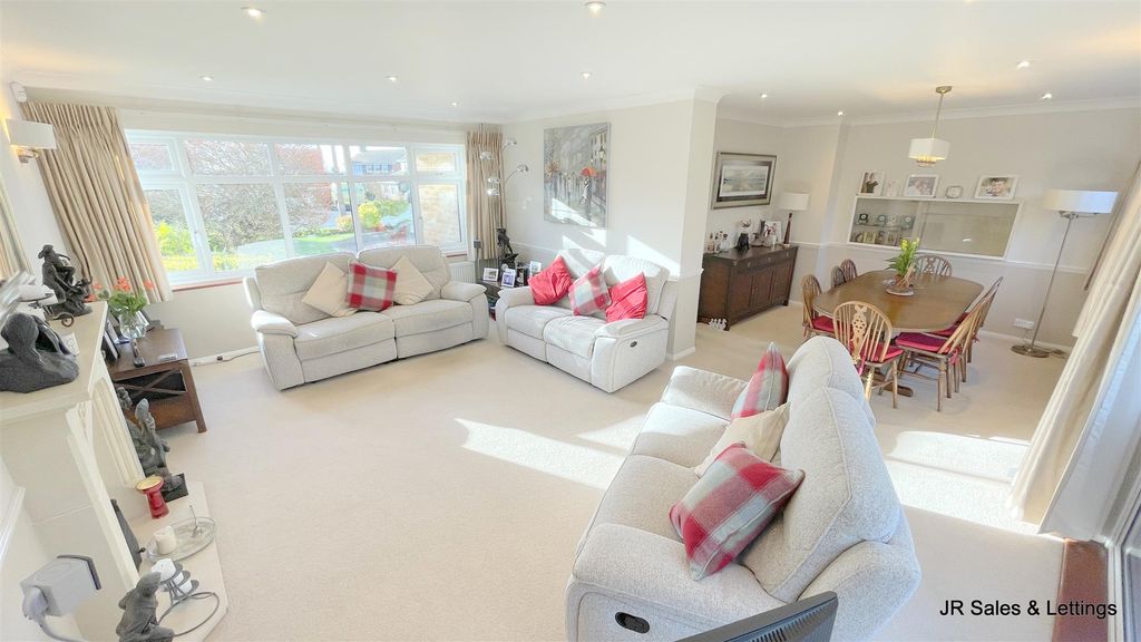 Property photo 3 of 25 Living Room