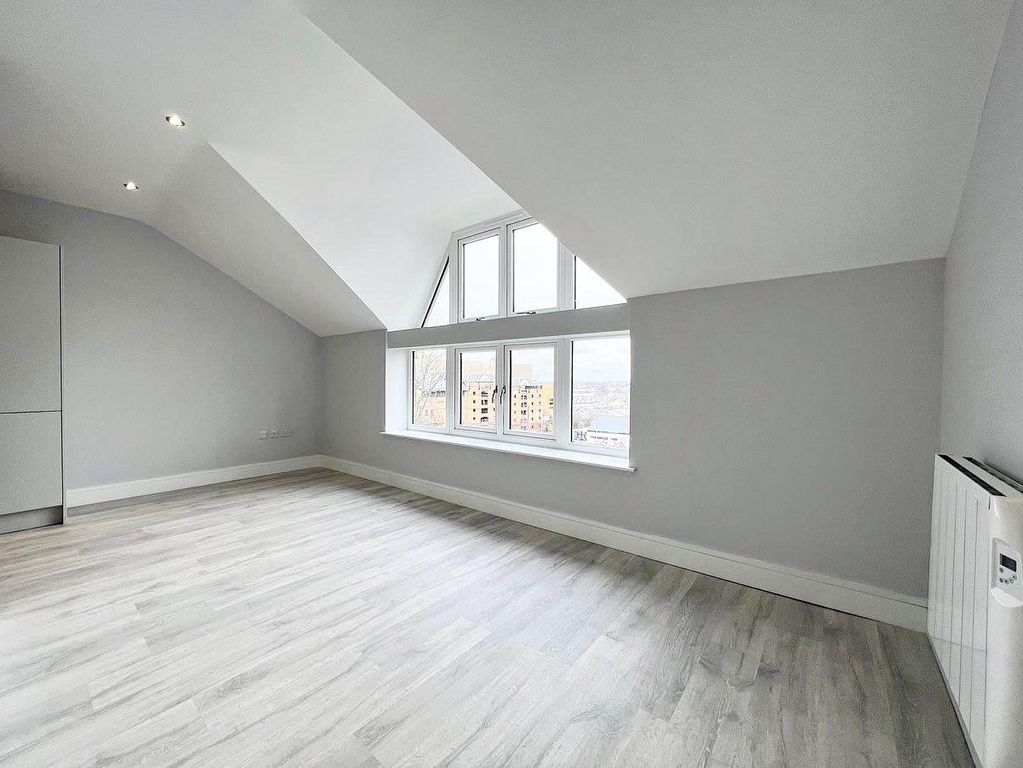Property photo 2 of 8 4Bedb22C-Fc97-4Dff-85D5-18Ad2Eb83D41.Jpg