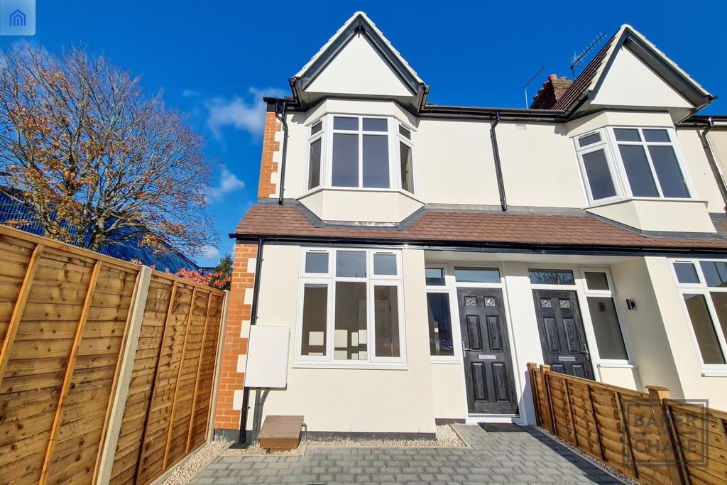 Property photo 1 of 16 Front Garden