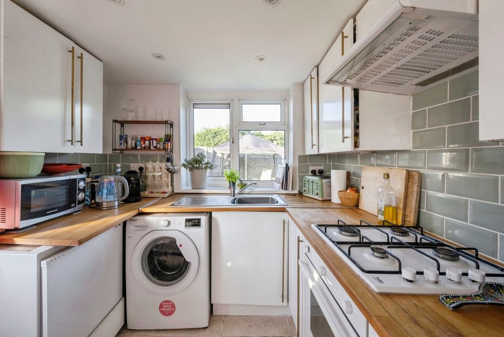 Property photo 3 of 16 Kitchen