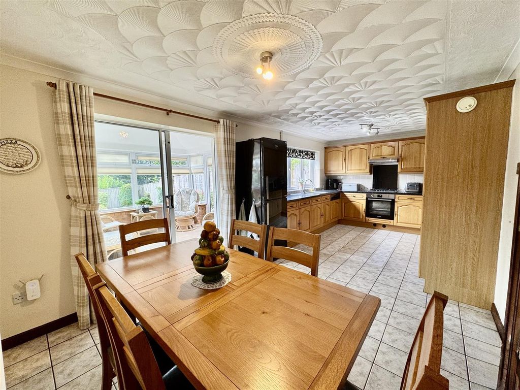 Property photo 3 of 27 Kitchen/Diner