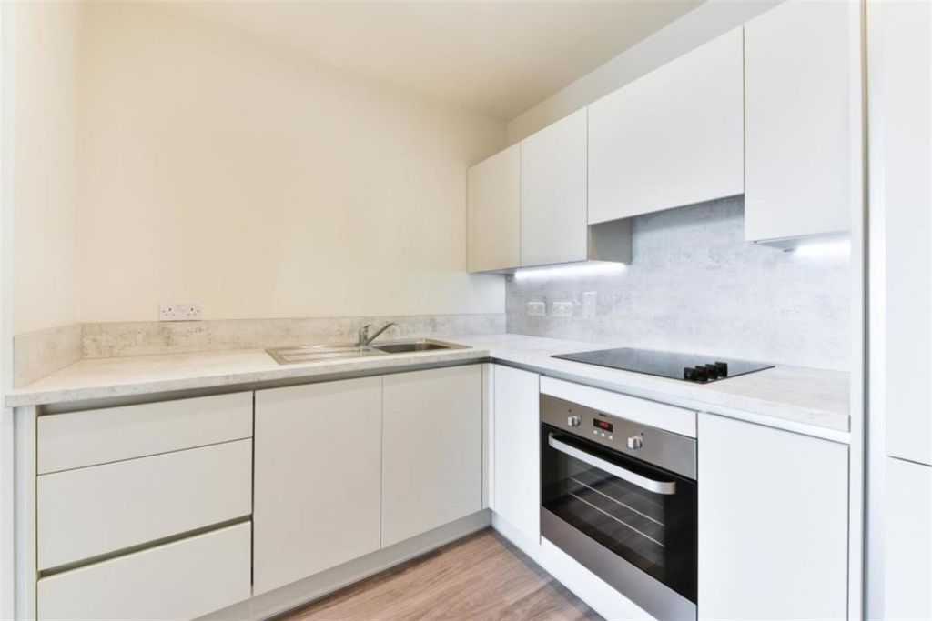 Property photo 2 of 6 Kitchen