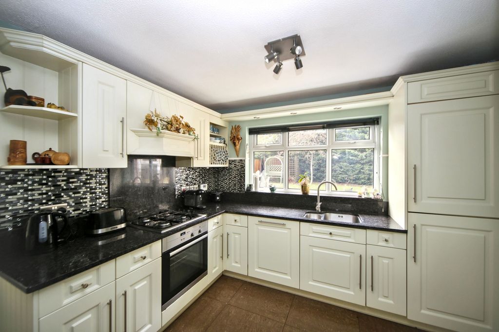 Property photo 3 of 25