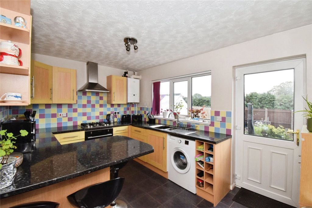 Property photo 3 of 18 Kitchen Diner