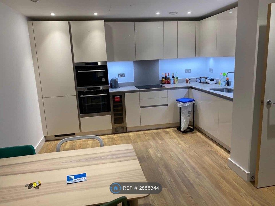 Property photo 2 of 7 Kitchen