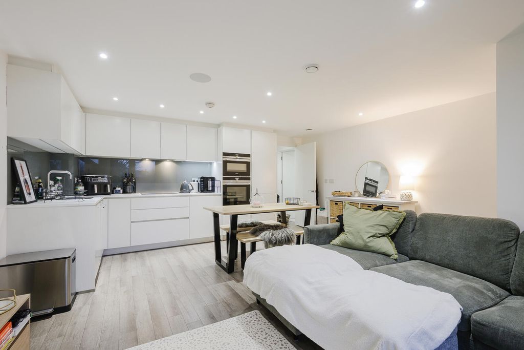 Property photo 3 of 12 Kitchen