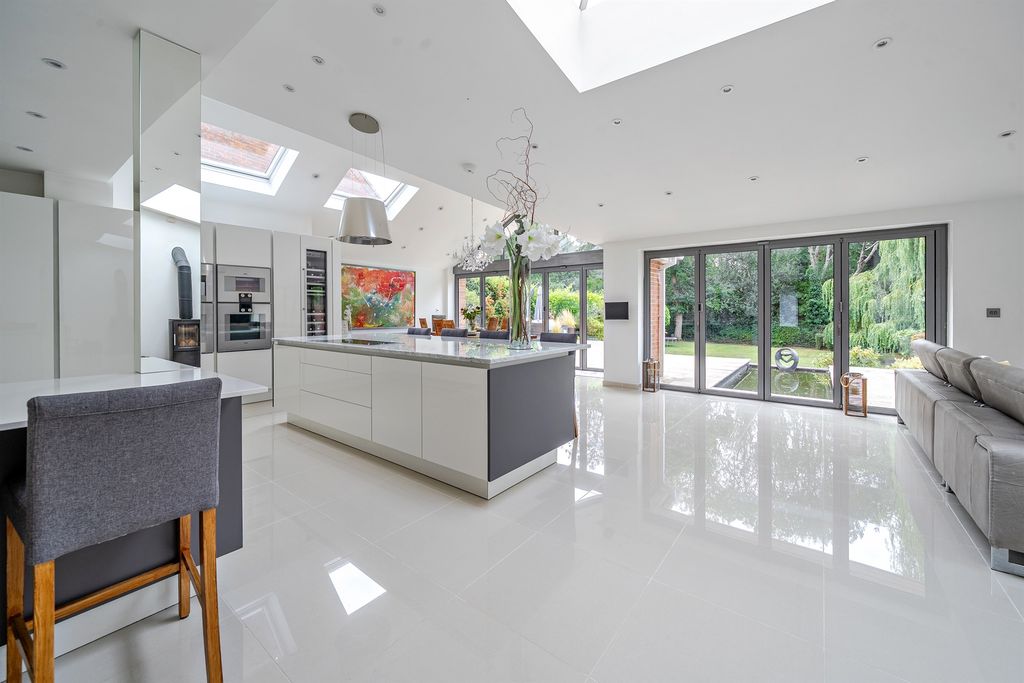 Property photo 2 of 29