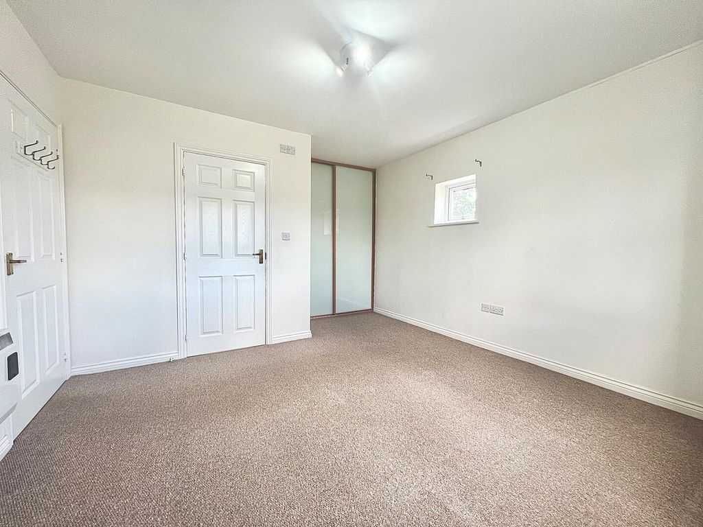 Property photo 3 of 8 Bedroom