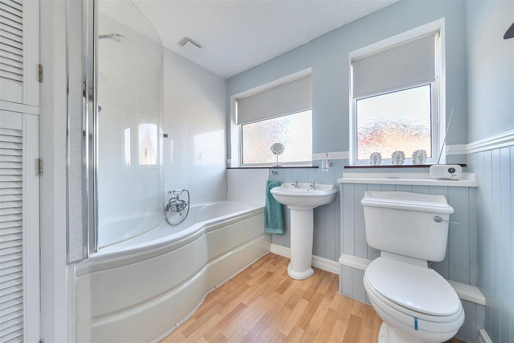 Property photo 2 of 13 Bathroom
