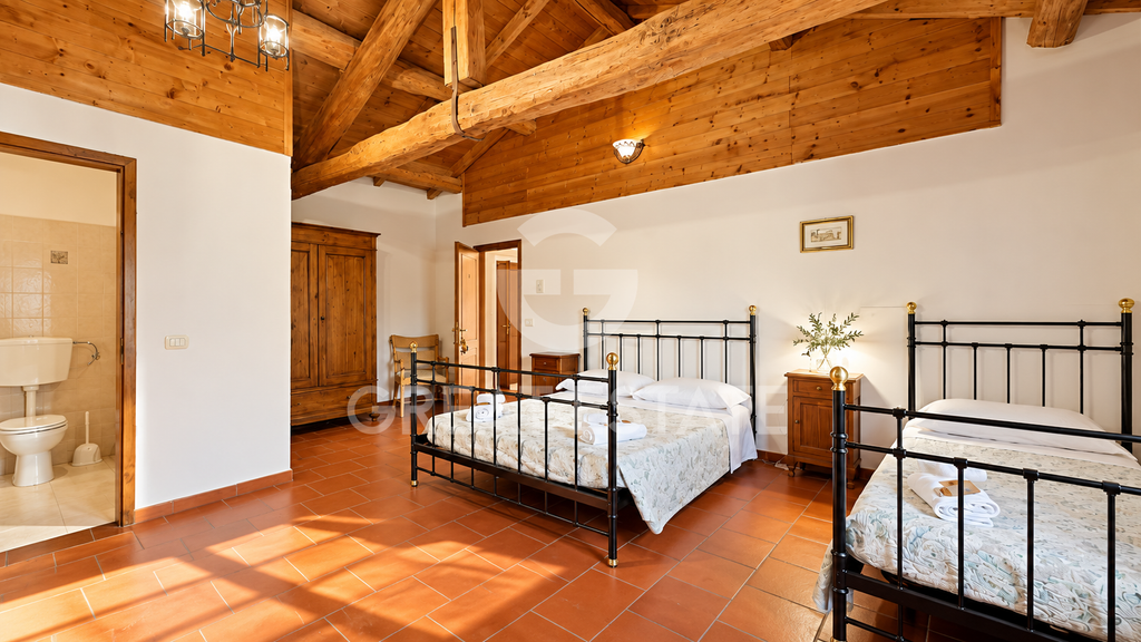 Property photo 2 of 42 Interiors